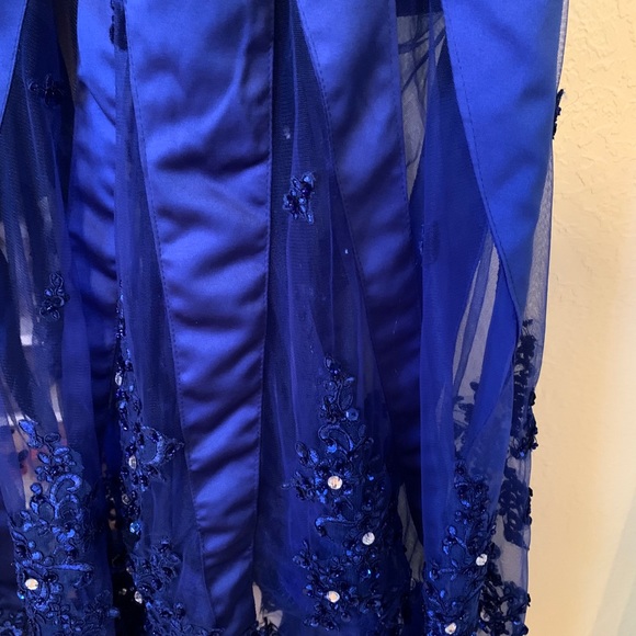 Exquisite evening gown. Excellent condition. - Picture 8 of 8